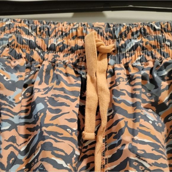 Free People Movement Zephyr Printed Pants Camel Combo Size Large NWOT - Picture 7 of 8